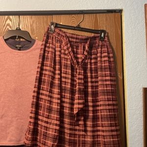 Light and smooth lined summer skirt with tie in front maroon and dusty Rose